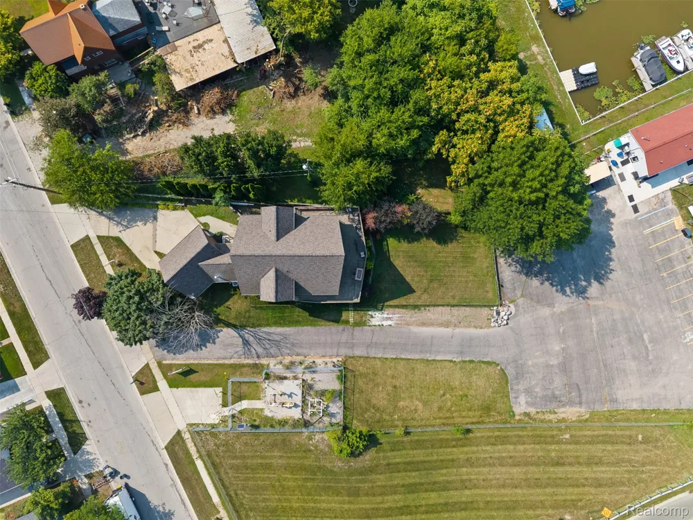 1907 Riverside Drive Port Huron City, MI 48060