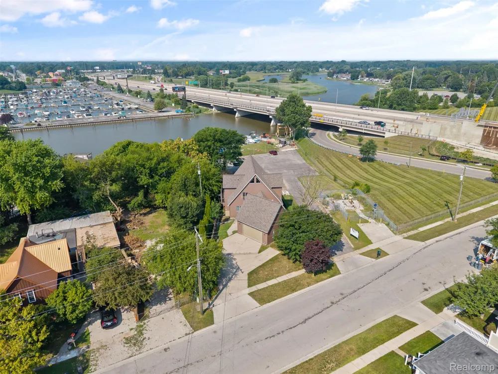 1907 Riverside Drive Port Huron City, MI 48060