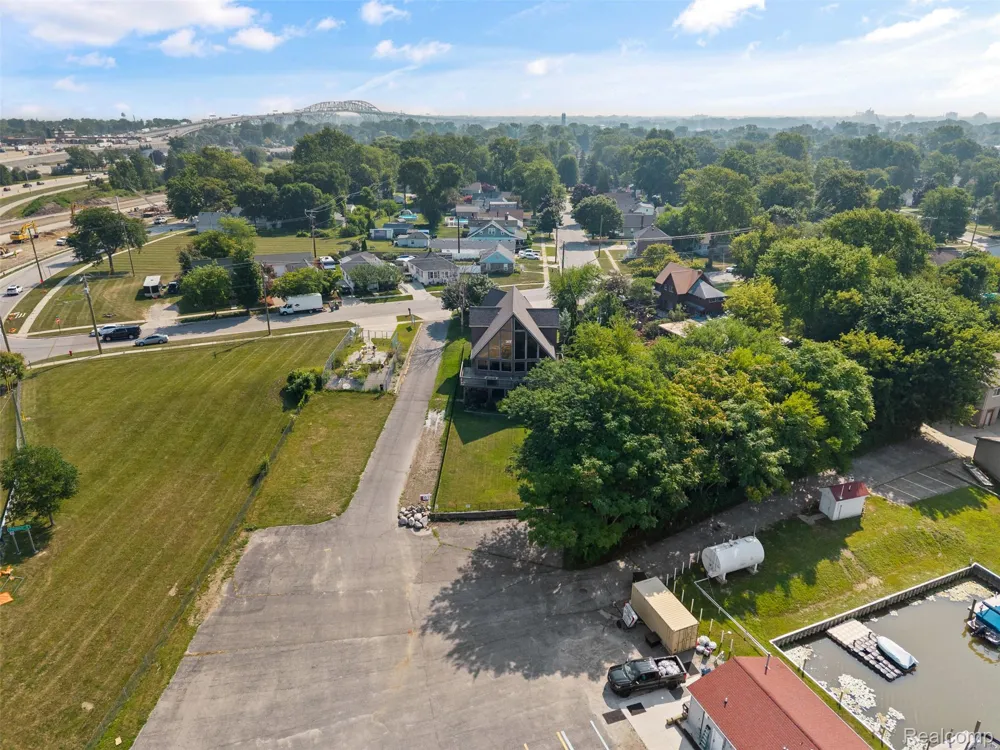 1907 Riverside Drive Port Huron City, MI 48060