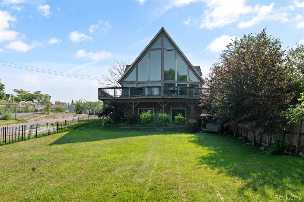 1907 Riverside Drive Port Huron City, MI 48060