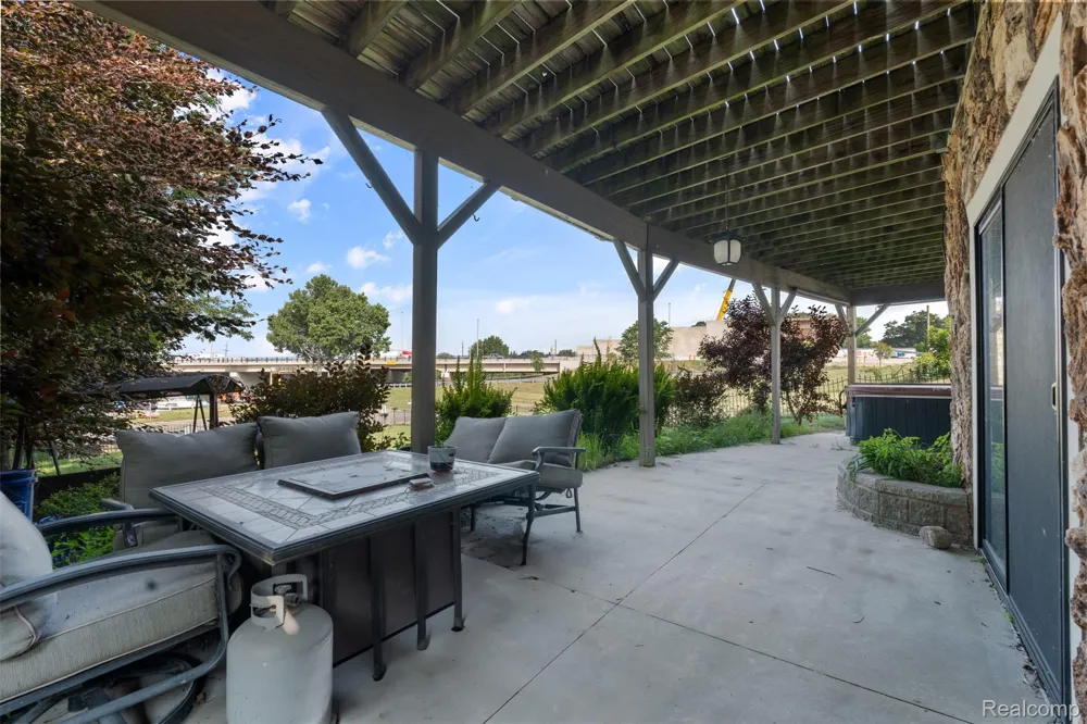 1907 Riverside Drive Port Huron City, MI 48060