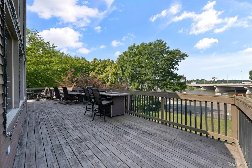1907 Riverside Drive Port Huron City, MI 48060