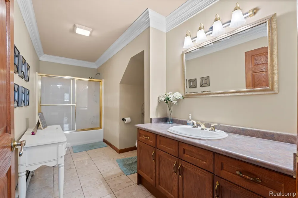 1907 Riverside Drive Port Huron City, MI 48060