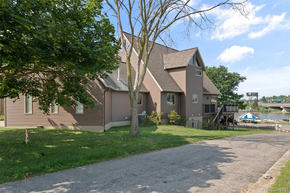 1907 Riverside Drive Port Huron City, MI 48060