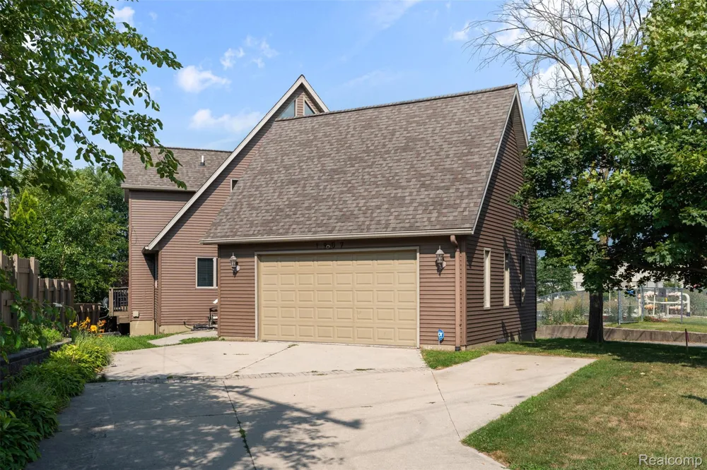 1907 Riverside Drive Port Huron City, MI 48060