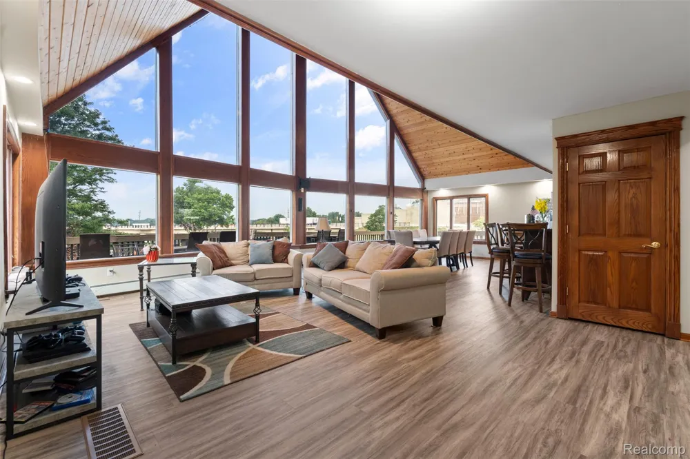 1907 Riverside Drive Port Huron City, MI 48060