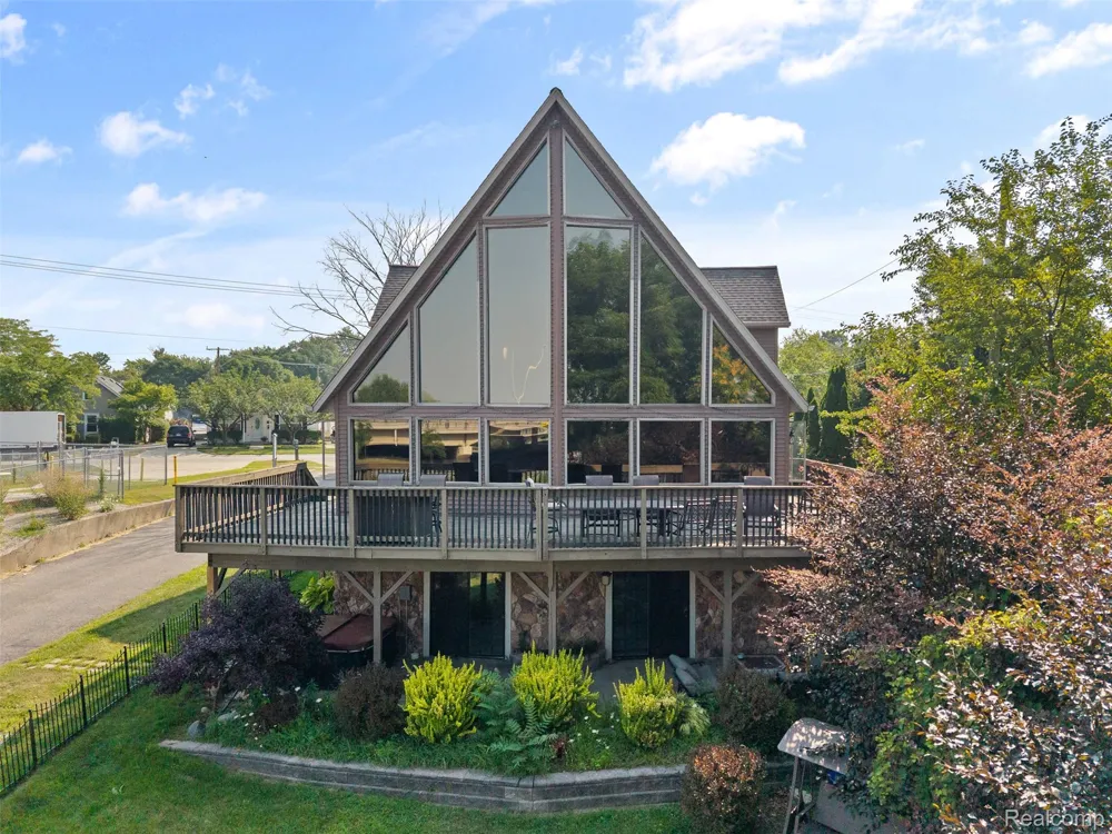 1907 Riverside Drive Port Huron City, MI 48060