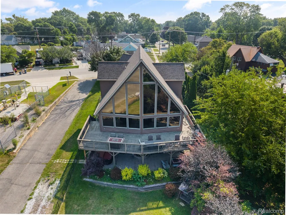 1907 Riverside Drive Port Huron City, MI 48060