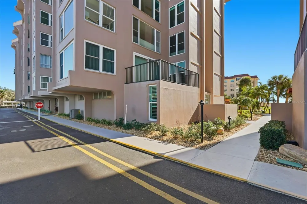 632 EDGEWATER DRIVE #135 Dunedin, FL 34698