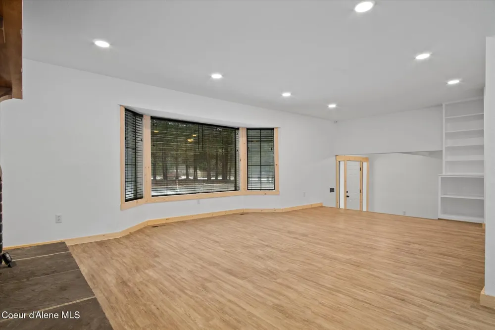 6933 W Tesemini Drive Spirit Lake, ID 83869
