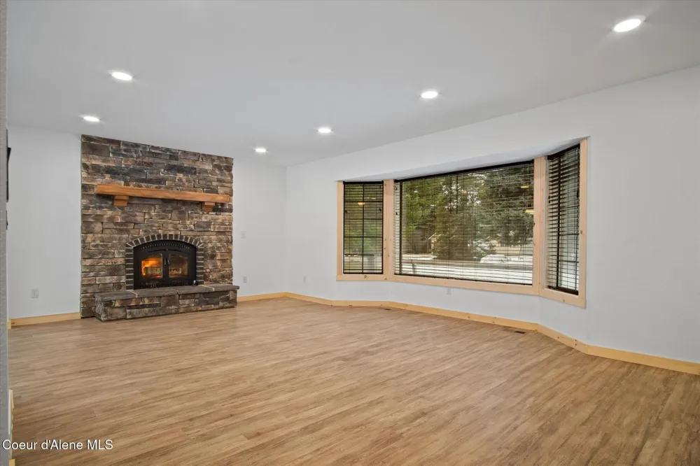 6933 W Tesemini Drive Spirit Lake, ID 83869