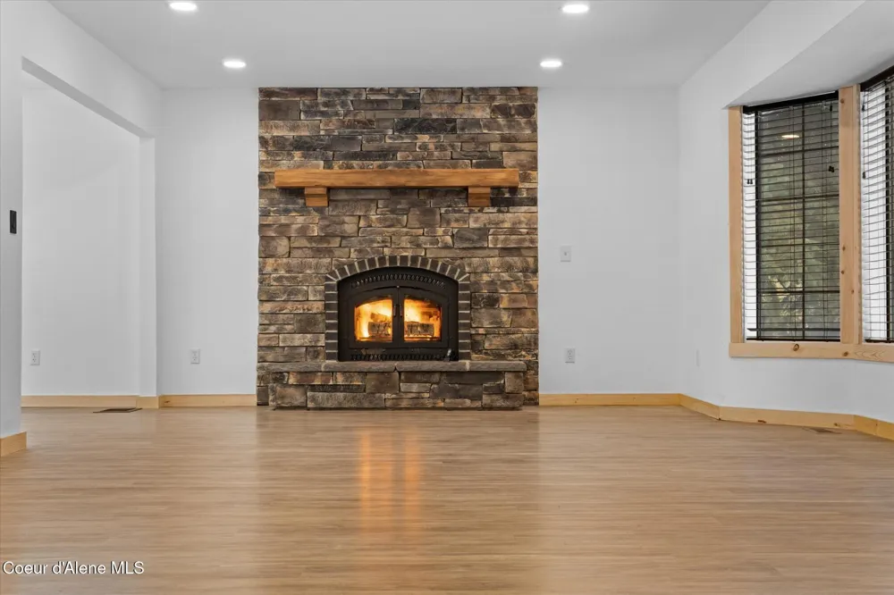 6933 W Tesemini Drive Spirit Lake, ID 83869