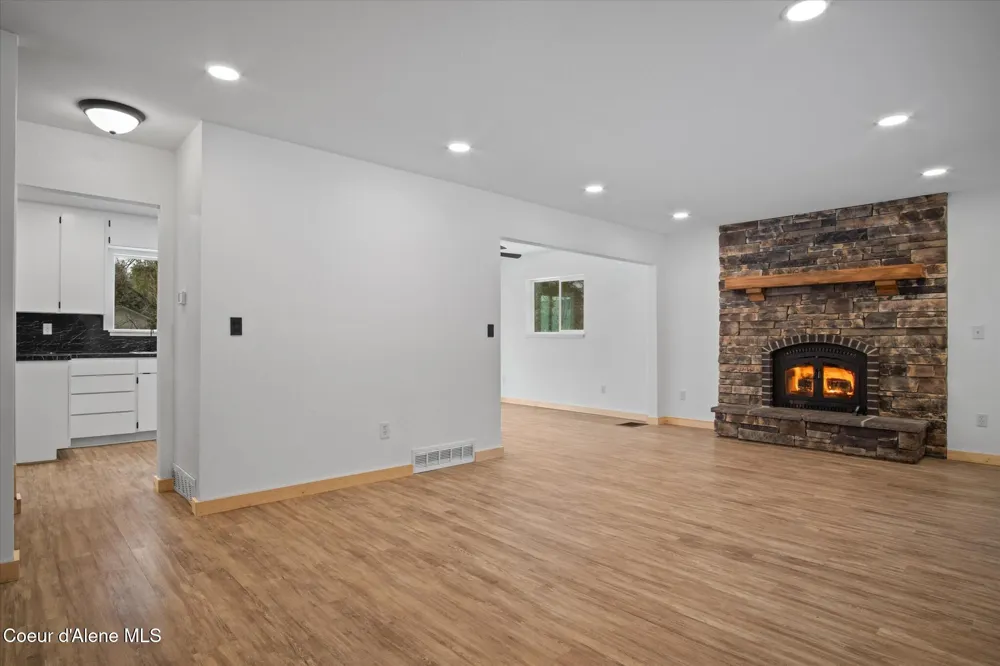 6933 W Tesemini Drive Spirit Lake, ID 83869