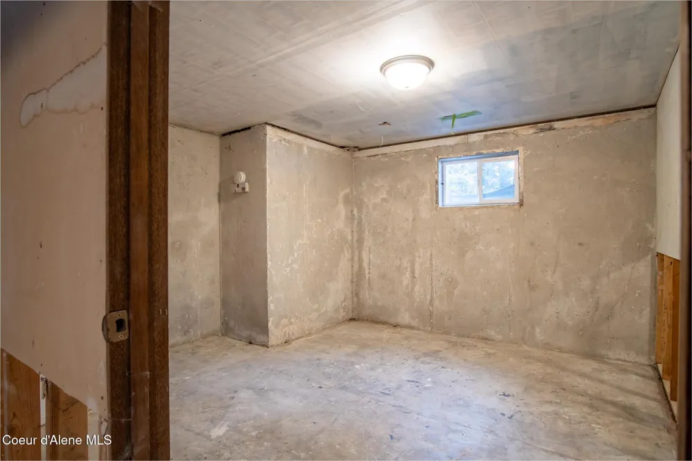 6933 W Tesemini Drive Spirit Lake, ID 83869