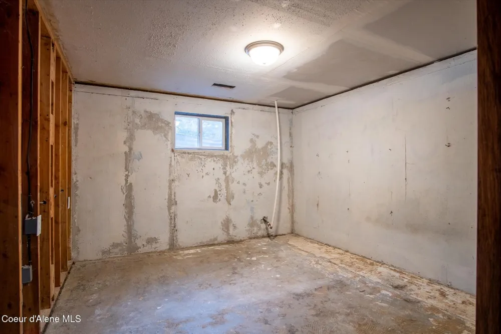 6933 W Tesemini Drive Spirit Lake, ID 83869