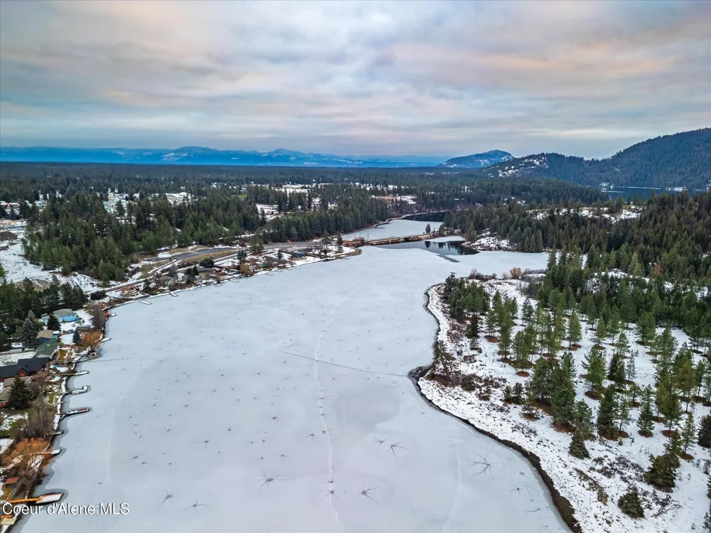 6933 W Tesemini Drive Spirit Lake, ID 83869