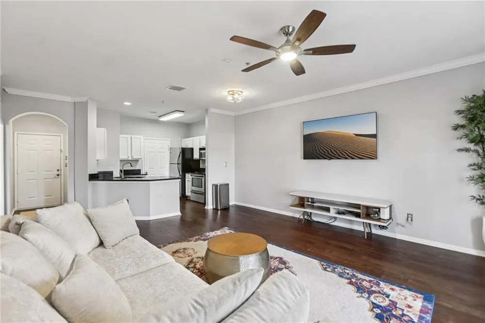 5641 Roswell Road #201