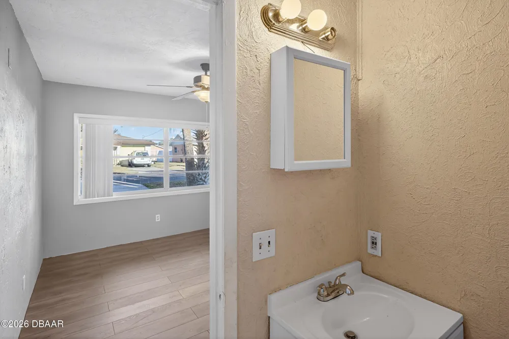 1806 James Street South Daytona, FL 32119