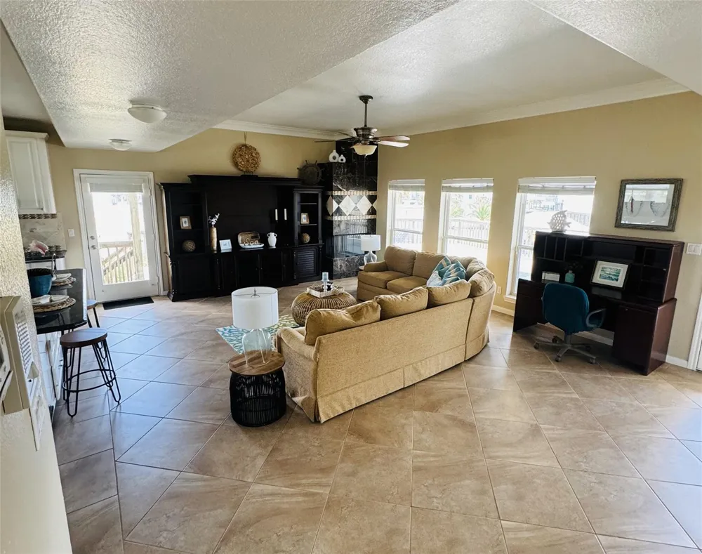 1303 Tiki Drive Tiki Island, TX 77554