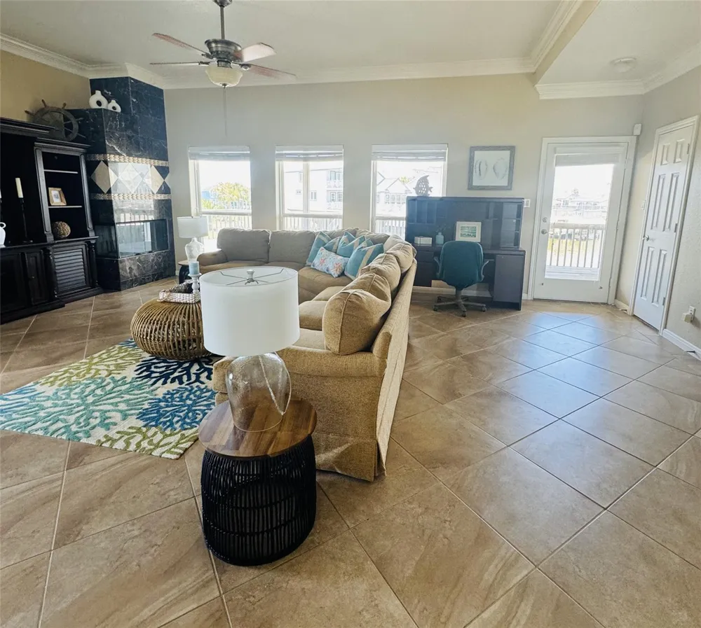 1303 Tiki Drive Tiki Island, TX 77554
