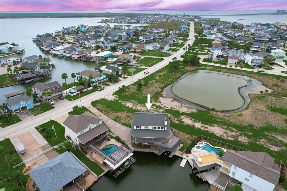 1303 Tiki Drive Tiki Island, TX 77554
