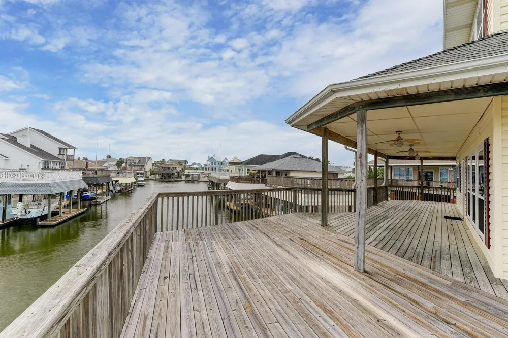 1303 Tiki Drive Tiki Island, TX 77554