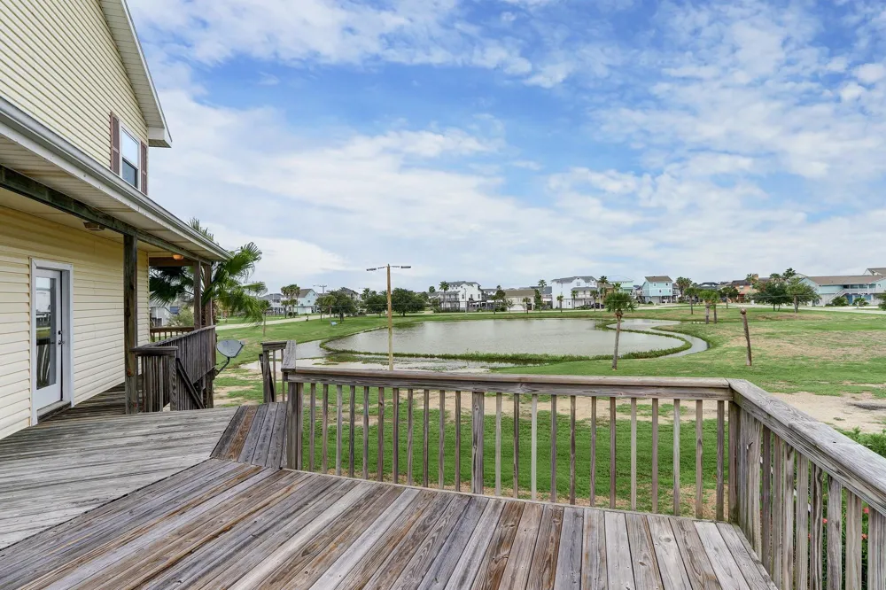 1303 Tiki Drive Tiki Island, TX 77554