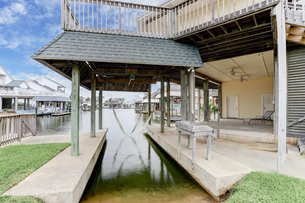 1303 Tiki Drive Tiki Island, TX 77554