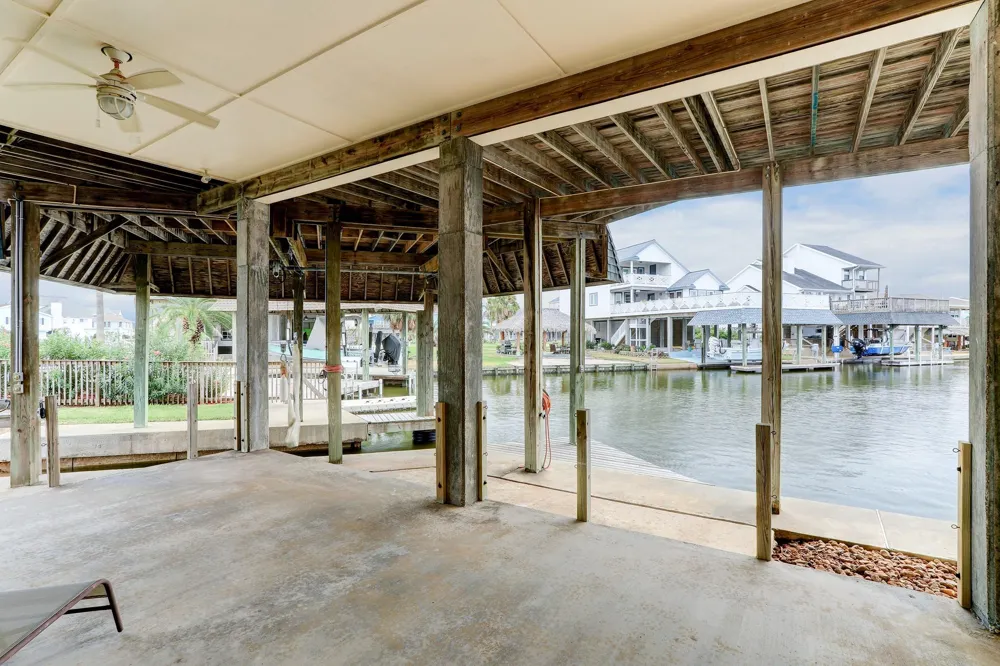 1303 Tiki Drive Tiki Island, TX 77554