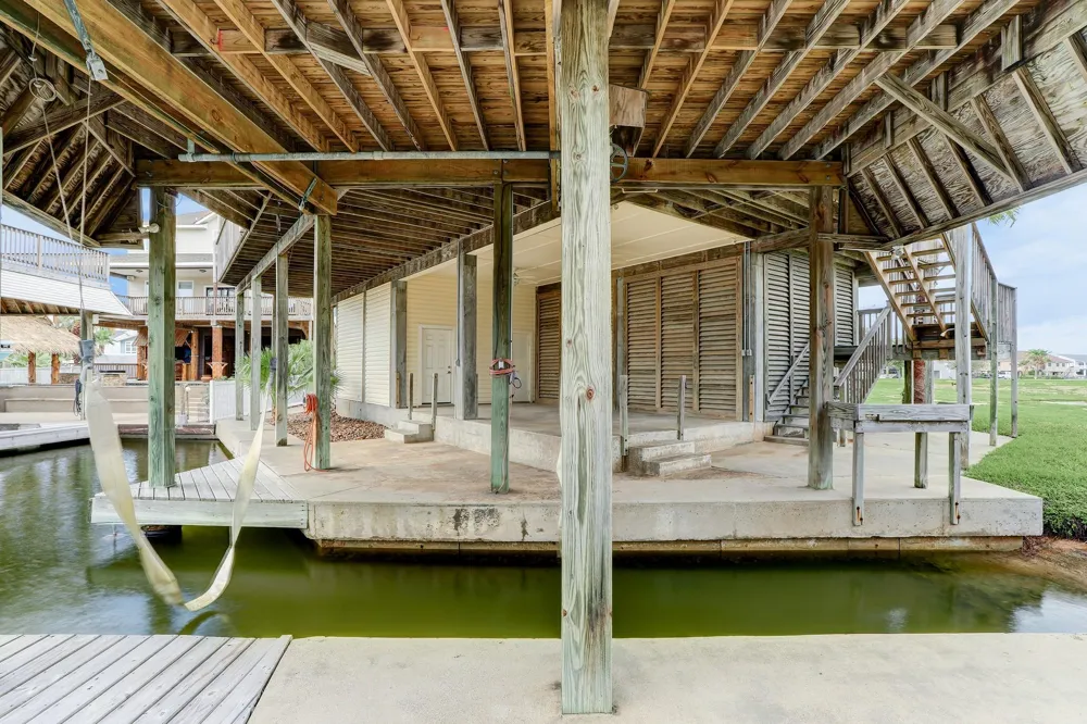 1303 Tiki Drive Tiki Island, TX 77554