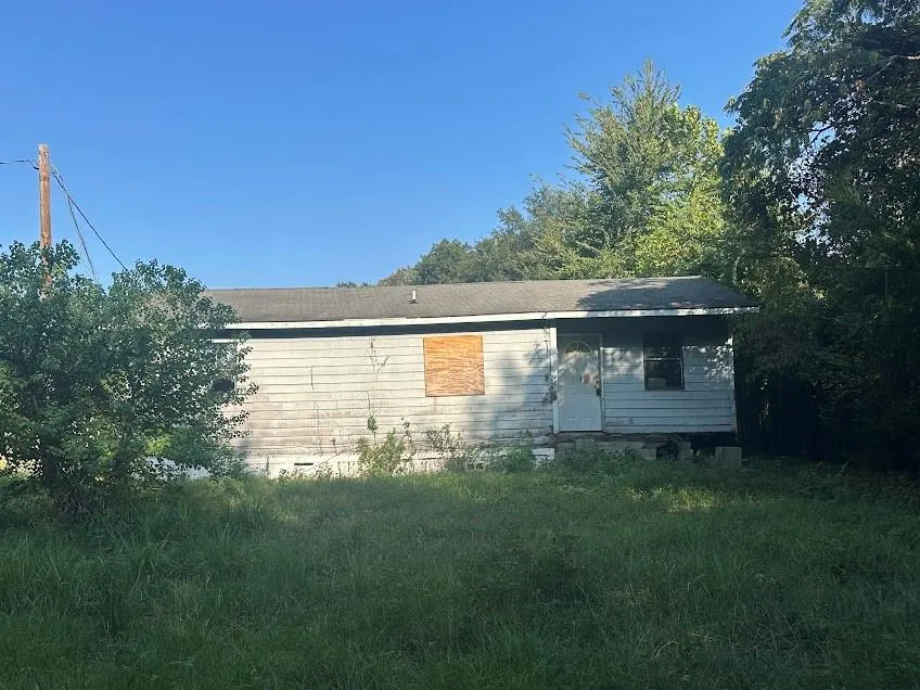 105 Lodge Street Ore City, TX 75683
