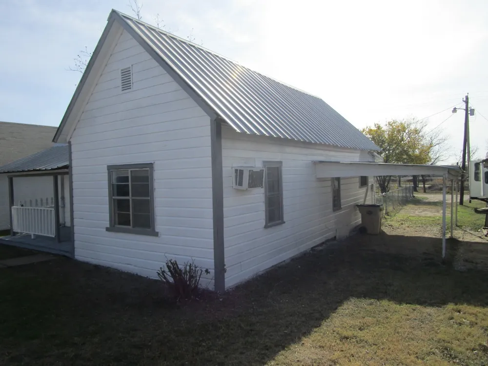 905 Wallis Avenue Santa Anna, TX 76878