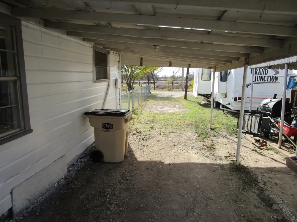 905 Wallis Avenue Santa Anna, TX 76878