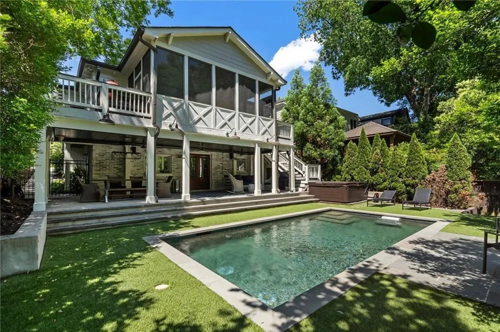 663 Yorkshire Road NE