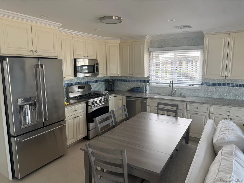 27 Shinnecock Road East Quogue, NY 11942