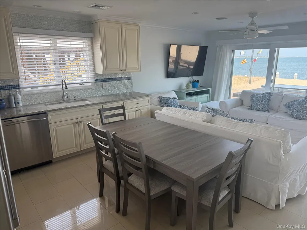 27 Shinnecock Road East Quogue, NY 11942