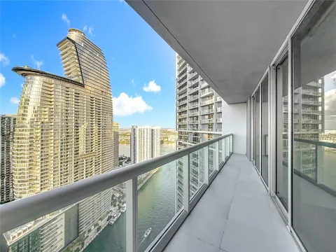 475 Brickell Ave #4215