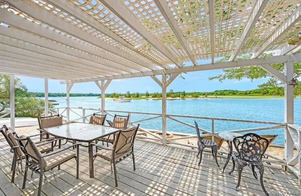 286 Towd Point Road Southampton, NY 11968