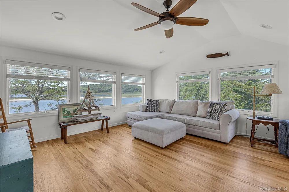 286 Towd Point Road Southampton, NY 11968