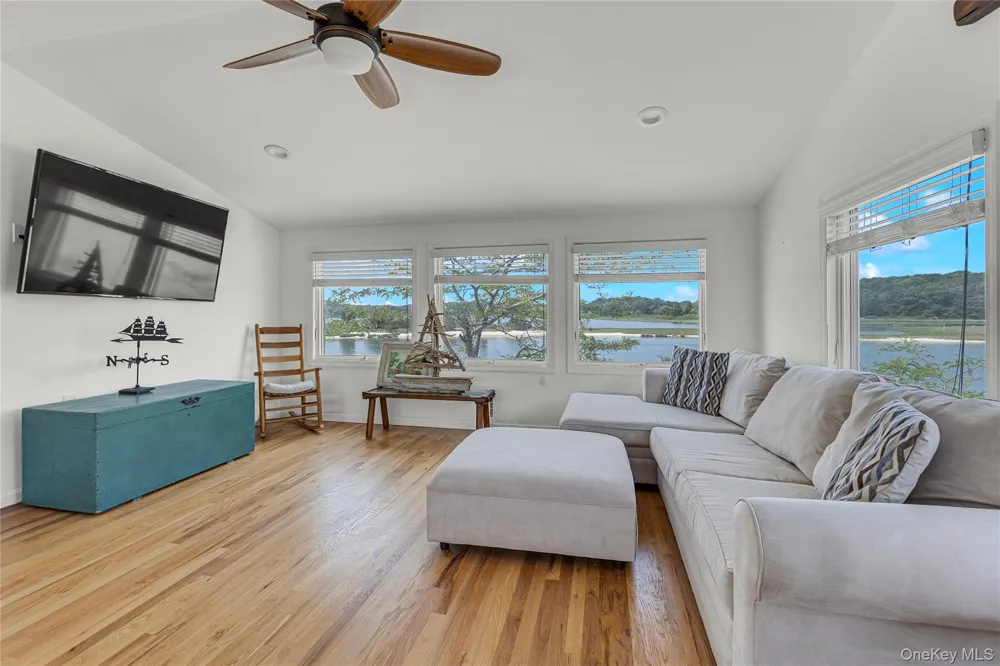286 Towd Point Road Southampton, NY 11968
