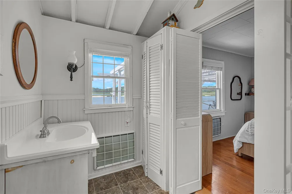 286 Towd Point Road Southampton, NY 11968