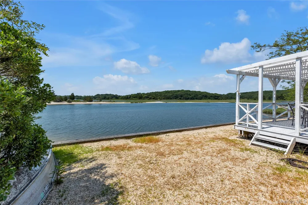 286 Towd Point Road Southampton, NY 11968