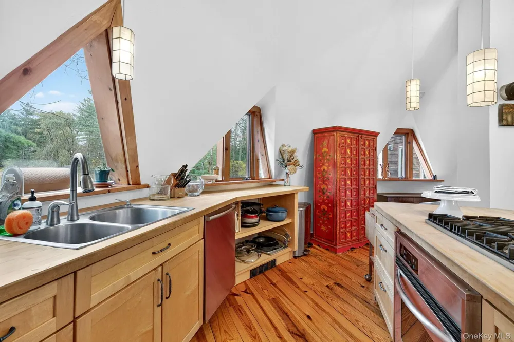 106 Mountain Laurel Lane Woodstock, NY 12498