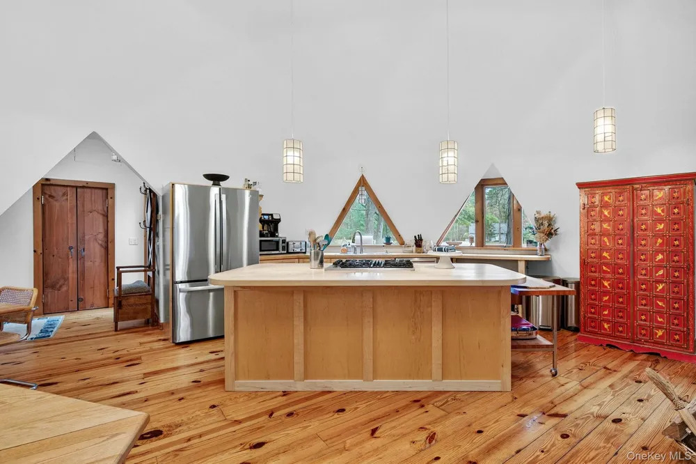 106 Mountain Laurel Lane Woodstock, NY 12498