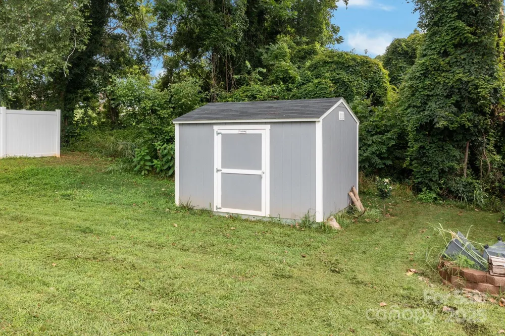 818 W Carolina Avenue Bessemer City, NC 28016