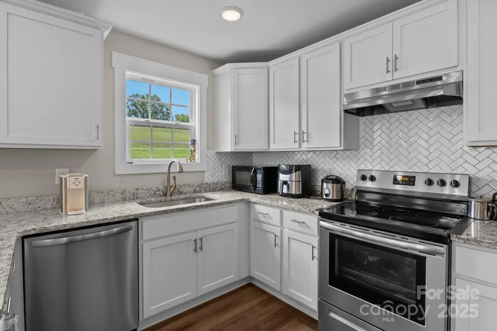 818 W Carolina Avenue Bessemer City, NC 28016