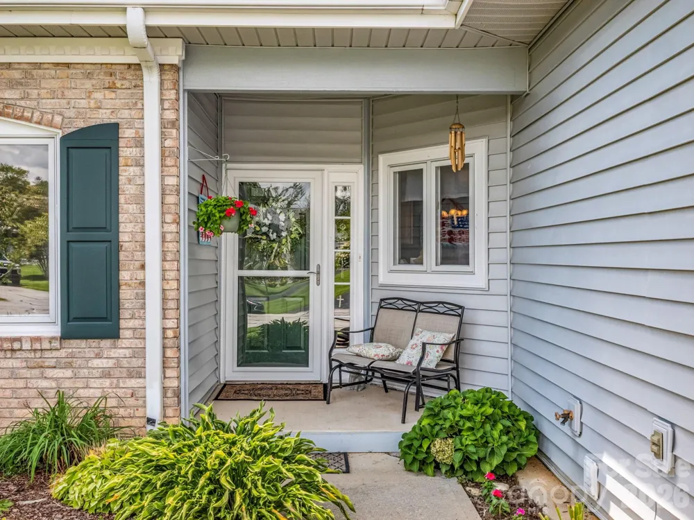 20 Country Meadows Lane Hendersonville, NC 28792