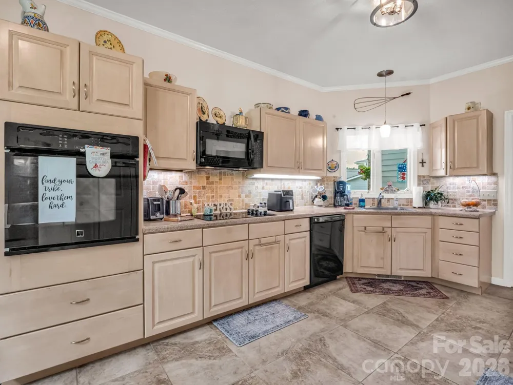 20 Country Meadows Lane Hendersonville, NC 28792