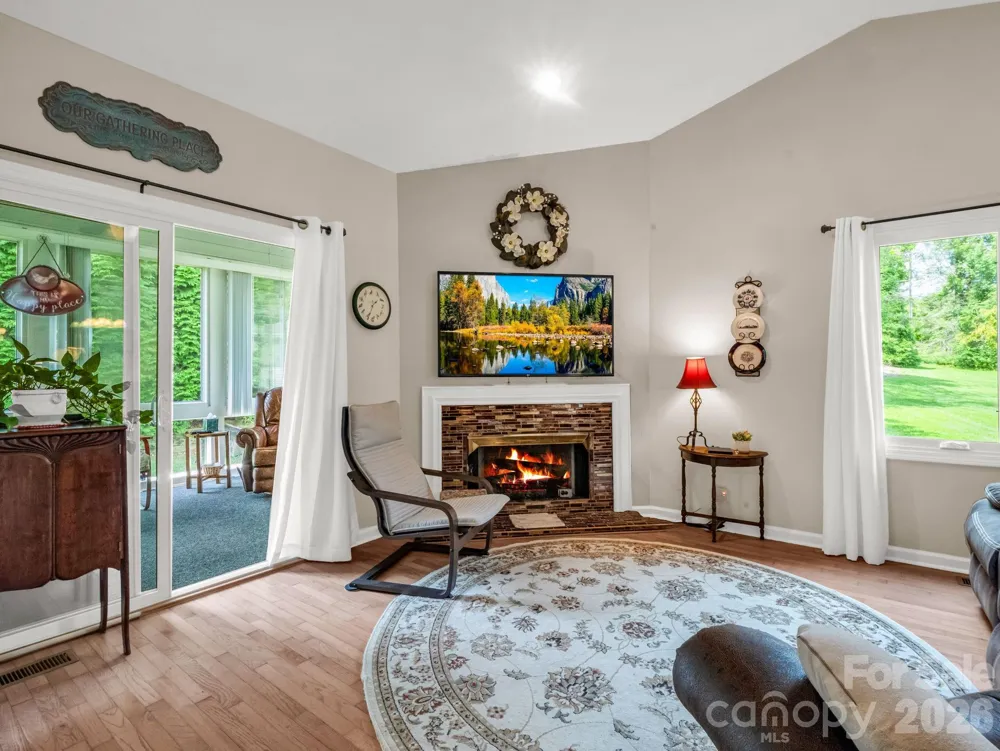 20 Country Meadows Lane Hendersonville, NC 28792
