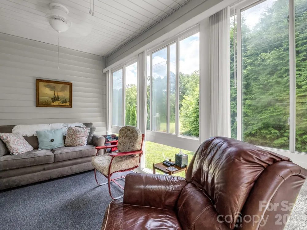 20 Country Meadows Lane Hendersonville, NC 28792